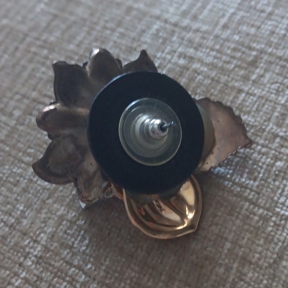 Vintage Gold Toned Leaves Flower Post Earrings - Picture 7 of 8